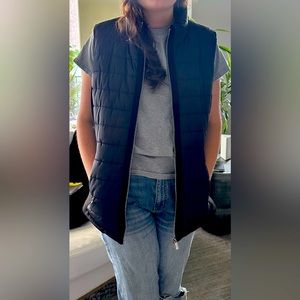 NWOT! 🩵🖤Calvin Klein women’s black puffy vest. Never been worn Size L